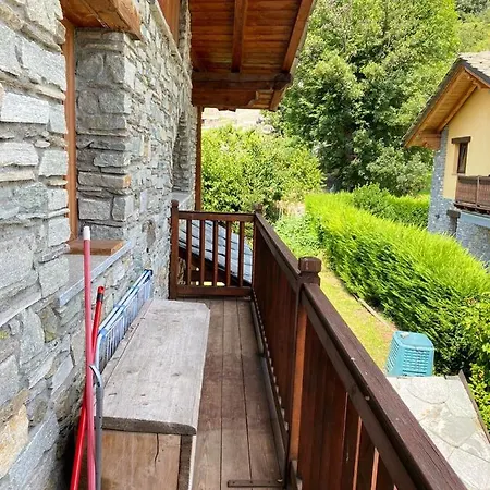 One Bedroom Appartement With Enclosed Garden And Wifi At Saint Maurice